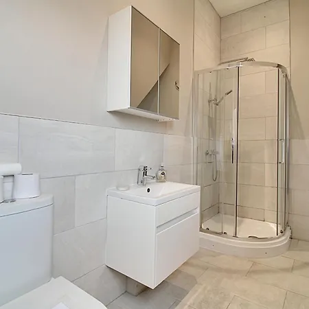2 Bed Spacious Apt, Conference Centre *