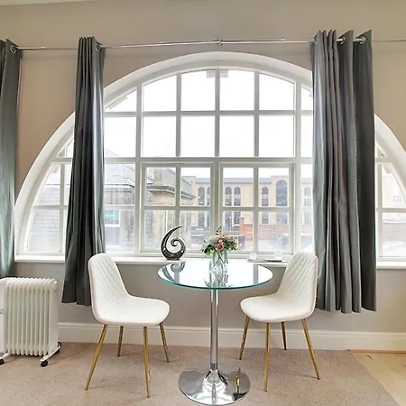 2 Bed Spacious Apt, Conference Centre *